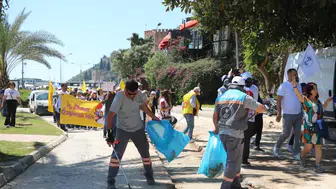 Alanya'da 1 Mayıs'ta Bir Tarafta İşçiler Yürüdü, Bir Tarafta Çalıştı
