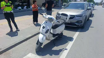 Manavgat'ta Yayalara Yol Veren Otomobile Çarpan Motosiklet Sürücüsü Yaralandı