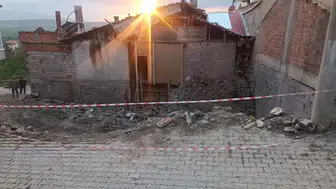 Isparta’da Metruk Evin Molozlarından Kurtuluş Savaşı Bombası Çıktı