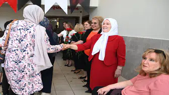 Kemer'de Anneler Günü Coşkusu! Başkan Topaloğlu'ndan Eğitim Müjdesi