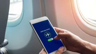 Uçak Yolculuğunda Telefonlar Neden Kapatılır? Uçak Modu Hakkında Merak Edilen Her Şey!