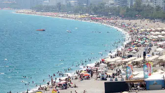 Bayram Tatilinin Son Gününde Konyaaltı Tıklım Tıklım!