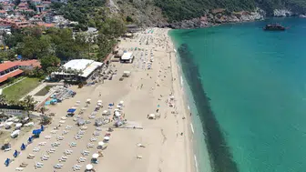 Alanya’da Güneşi Gören Plaja Koştu! Kleopatra Plajı Doldu Taştı
