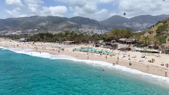 Alanya’da Yaz Erken Geldi! Kleopatra Plajı’nda Yoğunluk Dikkat Çekti