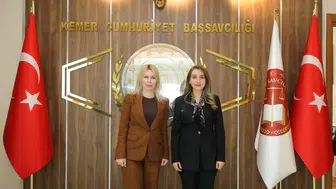 Antalya’nın ilk kadın cumhuriyet  başsavcı vekiline Rektör’den tebrik