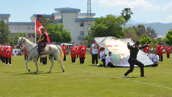 Gazipaşa'da 19 Mayıs Gösterileri Stadyumu Coşturdu