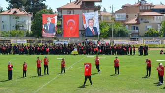 Korkuteli 19 Mayıs Coşkusunu Şehitler Anıtı ve Atatürk Stadyumu'nda Yaşadı
