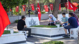 Uncalı Şehitliği'nde Arefe Günü Burukluğu: "30 Sene Geçti Ama Acısı Dün Gibi"