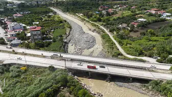 Hatay'daki Köprü Faciasında 3. Gün: Kayıp Genç Aranıyor