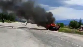Burdur-Kemer Karayolunda Otomobil Alev Topuna Döndü!