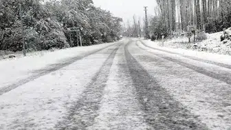 Burdur'da Kar Etkili Oldu! Bahar Dallarına Kar Düştü