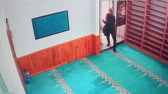 Burdur'da Bir Şahıs Camideki Sadaka Kutularını Çaldı