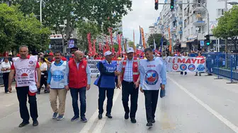 Türk-İş Antalya Meydanda: "Emek Güçlüdür, Emek Gücünü Gösterir"