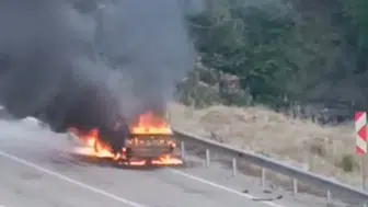Kozan’da Otomobil Alev Alev Yandı! 13 Yaşındaki Ömer Faciayı Önledi