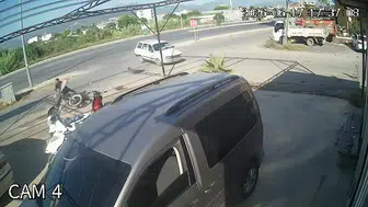 Gazipaşa'da Kavşakta Çarpışma: Motosikletli Savruldu!