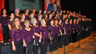 Antalya Tabip Odası Hekimlerinden AKM'de Türkü Ziyafeti