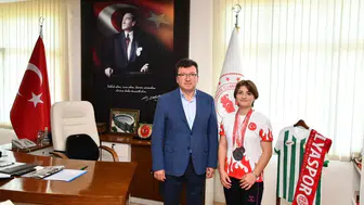 Serik'e Türkiye Şampiyonluğu Geldi: Ayşe Büyükkaçar'dan Çift Madalya