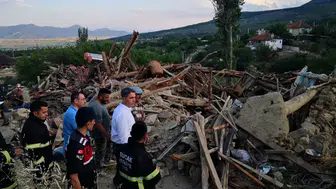 Burdur Yüreğil Köyü'nde Ev Çöktü! Enkaz Altındaki Çift Sağ Kurtarıldı