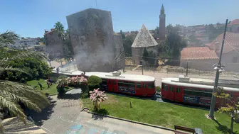 Antalya Nostalji Tramvayı Cumhuriyet Caddesi'nde Yandı! Seferler Durduruldu