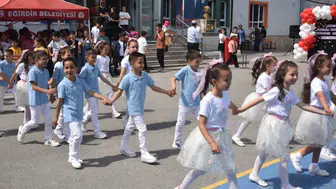 Eğirdir Mustafa Çetinkaya Öğrencilerinden Yıl Sonu Şenliği
