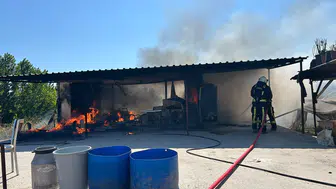 Serik’te Korkutan Yangın! Ekmek Teknesi Küle Döndü