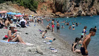 Aşırı Sıcaklar Antalya'yı Esir Aldı: Termometreler 41'i Gördü