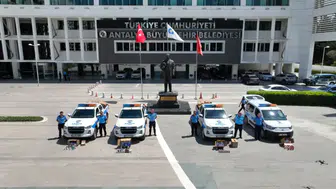 Piyasaya Süremeden Yakalandılar: Binlerce İmitasyon Parfüm Ele Geçirildi