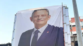 CHP Antalya'dan Dev Özgür Özel Pankartı