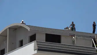 Alanya’da Binanın Çatısına Çıkan Şahıs İkna Edildi