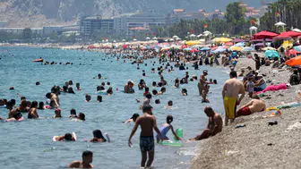 Antalya’da Konyaaltı ve Lara Sahilleri Doldu