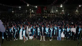ALKÜ'de Mezuniyet Gururu: 2 Bin 705 Öğrenci Kep Fırlattı