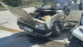 Burdur'da Trafik Kazası: 2 Araç Çarpıştı, 5 Yaralı