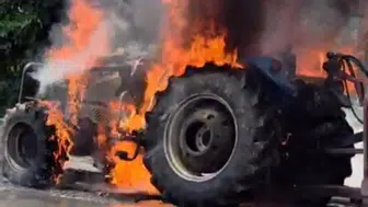 Hatay’da Seyir Halindeki Traktör Alev Alev Yandı