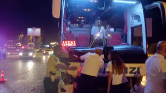 Burdur'da Korkutan Çarpışma: Otobüsle Burun Buruna Gelen Araçta 3 Yaralı!