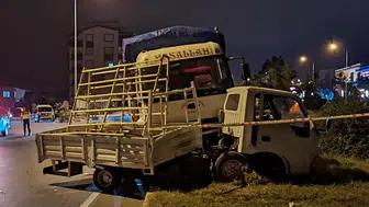 Gazipaşa'da Kamyon ile Kamyonet Çarpıştı: 1'i Ağır 2 Yaralı