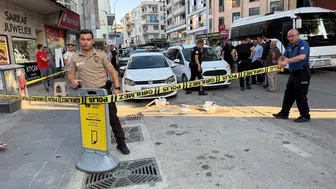 Antalya'da elinde pastasıyla yürüyen kişiye silahlı saldırı