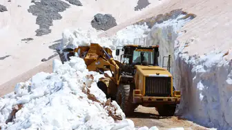Antalya'da Haziran Ayında 10 Metrelik Kar Duvarları Aşılıyor