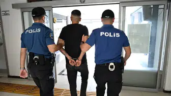 Antalya'da da Aranan Kırmızı Bültenli Hükümlü Havalimanında Yakalandı