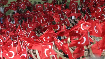 Alanya’da Milli Maç'a YKS Freni: Türkiye–Paraguay Maçının Dev Ekran Gösterimi İptal Edildi!