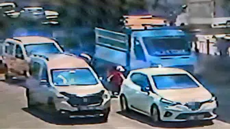 Adana’da Peş Peşe İki Aracın Çarptığı 4 Yaşındaki Çocuk Kurtarılamadı