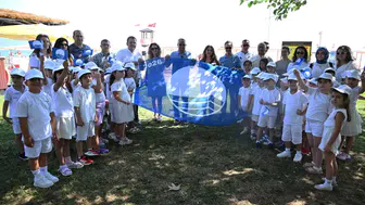 Kemer'de Ödüllü Halk Plajında Bayrak Göndere Çekildi