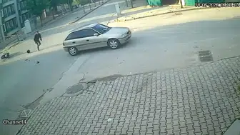 Otomobille Çarpışan Motosikletli Kaskı Sayesinde Kazayı Hafif Yaralı Atlattı