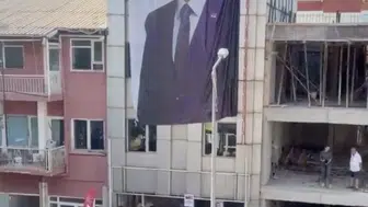 CHP Antalya'dan Dev Özgür Özel Pankartı