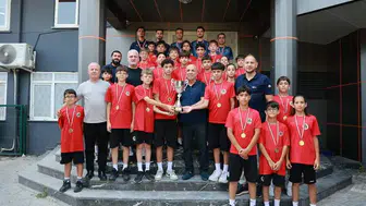 Alanyaspor'un Geleceği Emin Ellerde! U13 Takımımız Şampiyonluk Kupasını Kaldırdı