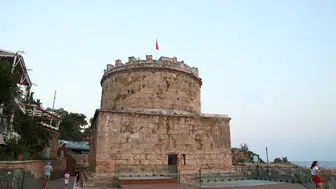 2 Bin Yıllık Hıdırlık Kulesi Yeniden Ziyarete Açıldı! Tarih ve Manzara Bir Arada