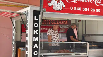 Eskişehir'de İlginç Kutlama: Boşandı, 1500 Lokma Dağıttı