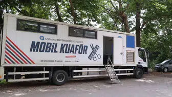 Antalya Büyükşehir'in Mobil Kuaför Tırı Yaylalarda Yüz Güldürüyor