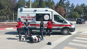 Burdur'da Otomobil ile Motosiklet Çarpıştı: 1 Yaralı