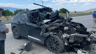 Burdur'da Otomobil ile Kamyonet Çarpıştı: 1 Yaralı