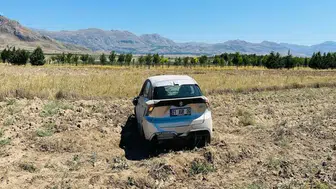 Burdur'da Otomobil Şarampole Devrildi: 2 Kişi Yaralandı